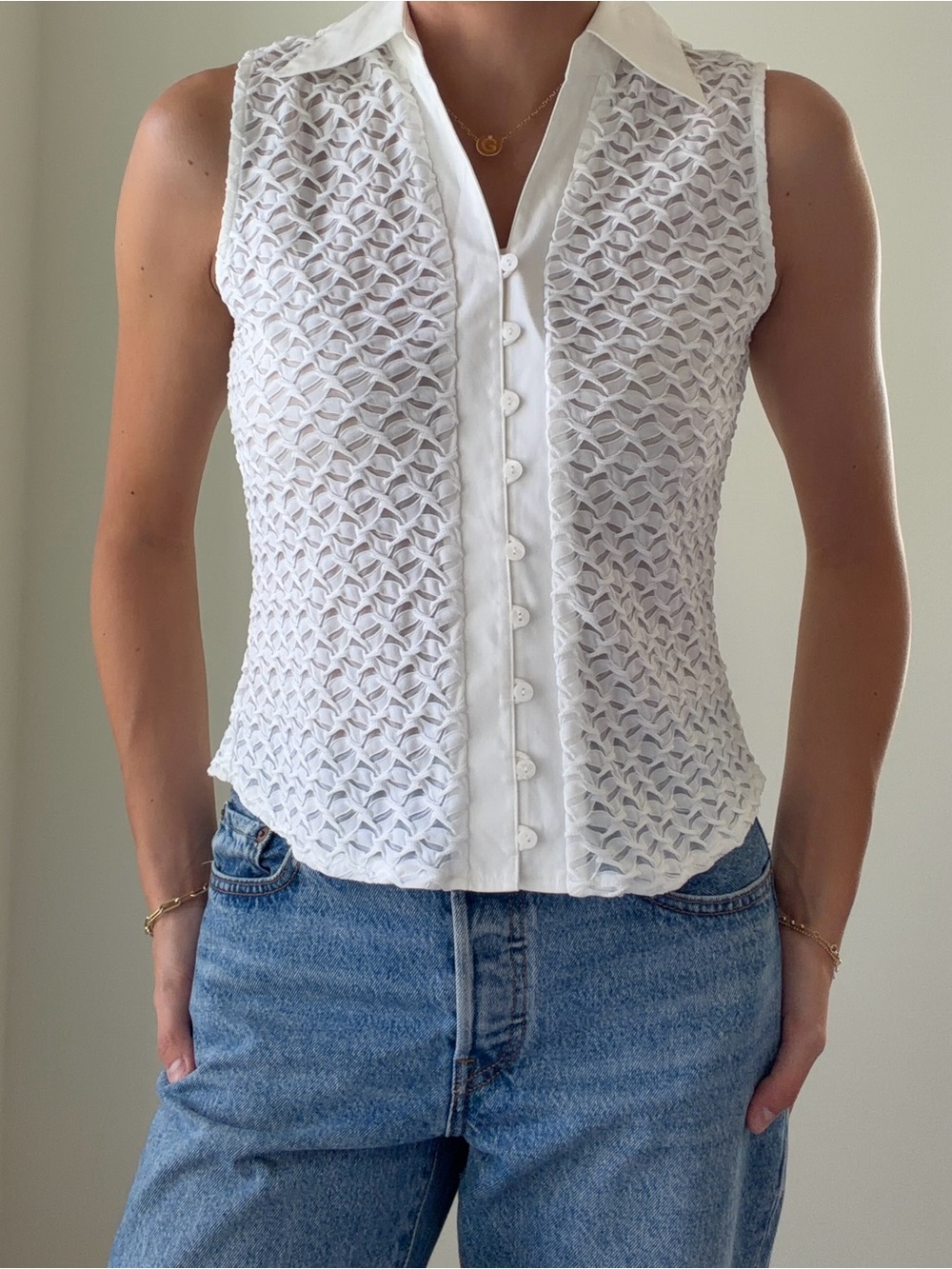 Josephine Chaus White Textured Lace Sleeveless Button Blouse